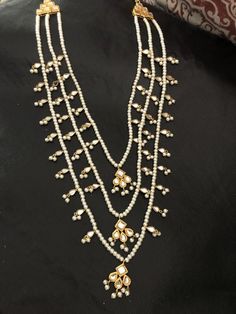 Kundan Pearl Necklace With Cutdana For Puja, Kundan Pearl Necklace For Diwali Celebration, Festive Kundan Necklace With Pearl Drop For Celebrations, Elegant Kundan Necklace With Pearl Chain For Diwali, Kundan Pearl Necklace As A Gift, Elegant Kundan Temple Necklace For Puja, Kundan Pearl Chain Necklace As A Gift, Elegant Kundan Necklace With Gold Beads, Gold Pearl Necklace With Cutdana For Festivals