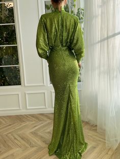 Let yourself be carried away by the breathtaking vivid green dress. Its sparkling lace fabric gives an unparalleled charm to your appearance. Carefully crafted, the loose turtleneck and mermaid silhouette complement each other beautifully. Green Fishtail Dress For Wedding, Green Fishtail Wedding Dress, Green Floor-length Mermaid Dress For Gala, Green Mermaid Dress For Gala, Dark Green Sequin Party Dress, Green Floor-length Mermaid Dress For Formal Occasions, Elegant Green Floor-length Mermaid Dress, Green Floor-length Gown For Party, Glamorous Green Mermaid Hem Dress