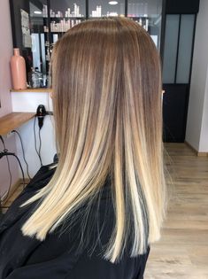 blonde hair color ideas for brunettes ombre short Blond Color, Beige Blond, Rambut Brunette, Brunette Ombre, Strawberry Blonde Hair Color, Brown Ombre Hair, Blond Balayage, Ombre Hair Blonde, Blonde Curly Hair