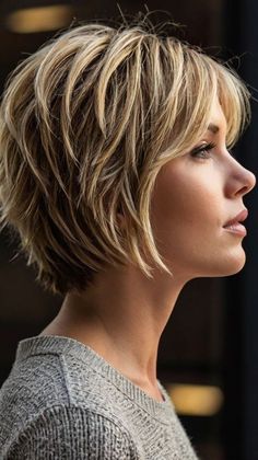 ✨ Time for a fabulous change? Achieve a youthful and fresh appearance with this Classic Layered Bob Short Layered Haircuts. Learn how to achieve a natural-looking balayage. Perfect for busy professionals who need a quick morning routine. Easy to maintain and style at home. Click for a step-by-step guide! #ClassicLayeredBobShortLayeredHaircuts Short Layered Haircuts For Women, Soft Bob, Short Curly Cuts, Layered Haircuts For Women, Trendy Bob Hairstyles, Wavy Bob Haircuts, New Hair Do, Layered Bob Short, Short Hair Lengths