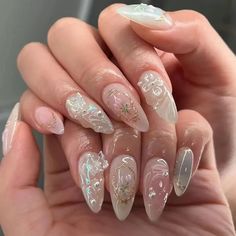 Dreamy Pearl and Floral Nail Art – Queencloth Nagel Tips, Nails Tips, Nails Set, Fake Nails With Glue, Nails Polish, Nail Supplies, New Nail Art, Nail Length, Nail Art Hacks