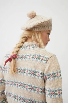 Winter Hats 2023, Knitting Inspiration Fashion, English Lifestyle, Cabbages And Roses, Scottish Fashion, Future Outfit, Mama Style, Girls Fleece, Fair Isle Knitting