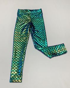 Bright refractive Mermaid leggings! The holographic material shifts between purple and green depending on the light. - Handmade in Los Angeles, California! - High Quality 4-way Sport Spandex - Comfortable 1'' Elastic waistband - Dancing, sports, yoga, gym, great for it all! **Handwash for longest product life* Dragon Halloween Costume, Dragon Halloween, Mermaid Leggings, Thick Leggings, Green Mermaid, Sun Valley, Mermaid Birthday Party, Yoga Gym, Purple And Green