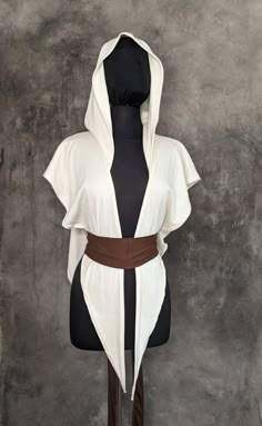 Larp Assassin, Casual Hooded Cosplay Costumes, Hooded Character, Jedi Fashion, Strange Fashion, Fantasy Hood, Star Wars Character Design Female, Fantasy Hooded Costume For Cosplay, Fantasy Desert Clothing