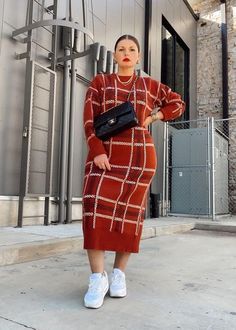 16 Winter Outfit Ideas with Red » Lady Decluttered Thanksgiving Living Room, Tammy Rivera, Holiday Lunch, Fly Fits, Cold Fashion, Modest Casual Outfits, Atlanta Fashion