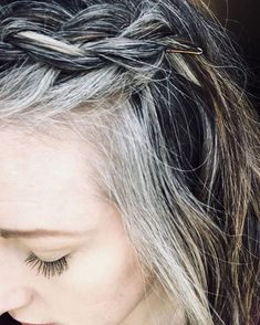 White Ombre Hair, Lilac Hair Color, Premature Grey Hair, Ombre Hair Color Ideas, Unconventional Beauty, Ash Hair, Teal Hair, Silver Sisters