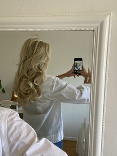 Lala Girl Aesthetic, Stockholm Hairstyle, Fresh Blonde Hair, Prom Curls, Old Money Hairstyles, The Perfect Blowout, Blonde Instagram