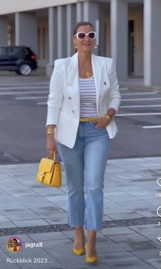 Elegant With Jeans, Casual Classy Outfits, Office Outfits Women Casual, Blue Jean Outfits, Look Jean, Office Casual Outfit, Over 60 Fashion, Business Outfits Women, Office Outfits Women