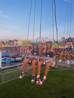 Fair swings 
Fair pic ideas Things To Do At A Sleepover, Amusement Park, Not Mine, Things To Do