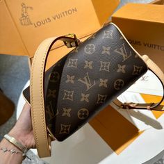 BRC Fashion Lu-Vi Bags - 14532 A+ Excellent Quality copies; Contact us if you've any questions in your mind. Trendy Tote, Crossbody Tote, Top Collection, New Instagram, Cute Bag, Powerful Women, Crossbody Shoulder Bag, Fashion Games, Louis Vuitton Bag