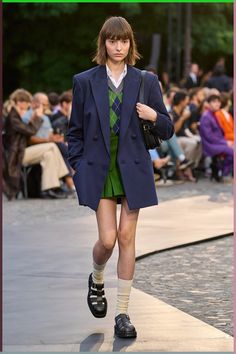 SHEIN fall outfit Preppy Runway, Paris Mode, Preppy Look, Looks Street Style, 가을 패션, Rainbow Dash, Spring 2023, Green Skirt