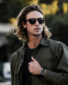 All eyes are on the Villa. With a sleek design, lightweight construction, and a masculine silhouette, you can count on these standout frames to set you apart from the crowd. Vincero Watches, Silver For Men, Browline Sunglasses, Trendy Mens Haircuts, Illustration Studio, Barrel Hinges, Smart Glasses, Marble Inlay, Classic Sunglasses