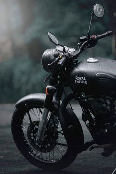 a black motorcycle is parked on the street