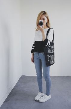 Ulzzang Style, Vintage Hipster, Mia 3, Jeans Fashion, Ulzzang Fashion, Korea Fashion, Fashion Korean, Fashion Woman, Kawaii Girl