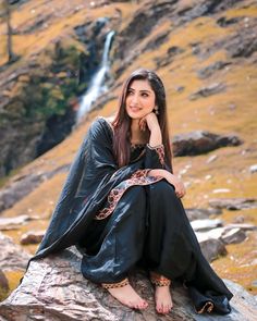 Eid Photoshoot Ideas, Indian Wedding Couple Photography, Girl Crush Fashion, Beautiful Pakistani Dresses, Indian Photoshoot, Best Pose For Photoshoot, Bridal Dress Fashion