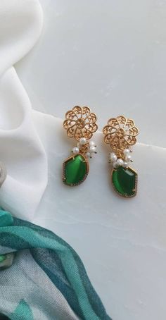 Baroque earrings made of: - Baroque pearls (6 mm), white color; - Geometric Chrysoberyl stones (20 mm x 15 mm), green color; - Brass filigree earrings, round shape Lenght : 4 cm / 1,57 inches * SHIPPING * Your order will be shipped within 1-3 business days from your purchase. You can choose between 2 shipping methods: STANDARD SHIPPING (without tracking) or REGISTERED MAIL (with tracking). * GIFT PACKAGING * If you want the gift box, you can buy it during your order. We will package your jewel i Green Pierced Earrings For Formal Occasions, Formal Green Pierced Earrings, Green Round Pearl Earrings For Formal Occasions, Green Teardrop Pearl Earrings For Wedding, Green Pearl Earrings For Formal Occasions, Elegant Green Gemstone Earrings, Elegant Green Round Earrings, Green Pearl Drop Jewelry, Green Drop Pearl Earrings For Wedding