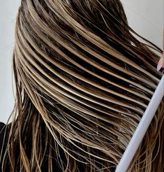 #hair #wet #highlights #blonde #brown #brunette Hairstylist Stock Photos, Hair Aesthetic Photography, Hair Photography Creative, Hair Color Photography, Hair Esthetics, Hair Salon Aesthetic