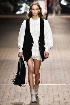 Emmanuelle Alt, White Clothing, Winter Inspo, Frocks For Girls, Milan Fashion Weeks, Street Style Summer