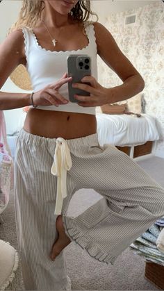 Cute Costal Outfits, Chic Cozy Outfit, Ty Myers Concert Outfit, Spring Outfits 2025 Trends, Trending Fits 2024, Clean Comfy Outfits, Beach In Winter Outfit, Outfits New York Summer, Skins Uk Outfits