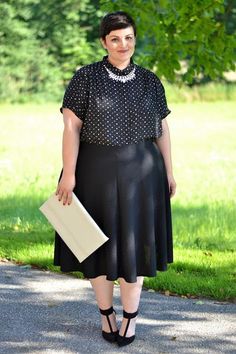 Curvy Claudia: Black Midi Skirt Claudia Black, Autumn Fashion Women Fall Outfits, Curve Model, Full Figure Fashion, Asos Curve, Black Midi Skirt, Black Midi, Black Women Fashion, Plus Size Kleidung