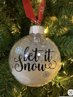 Diy Christmas Ornaments With Clear Balls, Cricut Clear Ornament Ideas, Vinyl Bauble Ideas, Cricket Christmas Ornament Ideas, Clear Plastic Ball Ornament Crafts, Let It Snow Ornaments, How To Decorate Clear Plastic Ornaments, Diy Vinyl Christmas Ornaments, Decorating Clear Ornaments