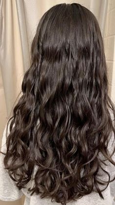 Healthy Wavy Hair Aesthetic Vision Board, Long Healthy Hair Curly, Healthy Long Wavy Hair, Very Loose Waves, Natural Hair Styles Wavy, 2b Hair Aesthetic, Healthy Wavy Hair Aesthetic, Long Layers With Curly Hair, Healthy Hair Wavy