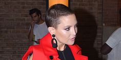 Kate Hudson Just Showcased a Dramatic Underboob Look and a Shaved Head Buzzed Hairstyles, Buzz Cut Women, Shave Her Head, Cute Haircuts, Super Short Hair, Autumn Winter 2024, Shaved Head, Long Blonde, Relaxed Hair