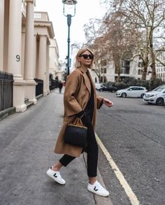 60+ Chic Veja Sneakers Outfits [2023]: How To Wear Veja Sneakers To Step Up Your Sneaker Game Emma Hill, Camel Coat Outfit, Weather Clothes, Pijamas Women, Style Casual Chic, White Converse, Wardrobe Inspiration