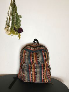 patchwork backpack front 70s Backpack, Indie Backpack, Book Bag Aesthetic, Boho Backpacks, Hippie Things, Patchwork Backpack, Fit School, Hippie Backpack, Boho Backpack