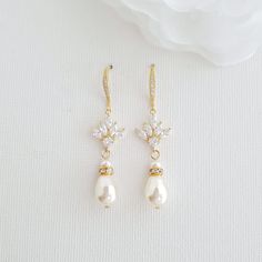 The gold and pearl dangle earrings are delicate pair of earrings that offer brides, bridesmaids, and women for simplicity, sparkle, and elegance. The earrings are available in 14K gold, rose gold, and silver. The pearl color of white/ ivory or cream can be chosen to match your wedding dress. A lovely pair that you feel comfortable with and look gorgeous. Rose Gold Headpiece, Bridal Dangle Earrings, Dangle Cross Earrings, Crystal Wedding Necklace, Bride Hair Jewelry, Long Bridal Earrings, Wedding Aesthetics, Earrings With Pearls, Rose Gold Pearl