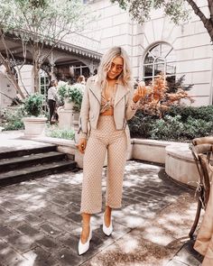 33 Dallas Spots To Take Really Cool Instagram Photos - Narcity Dallas Outfit, All Saints Leather Jacket, Dallas Photography, Birthday Places, Blog Photos, Teen Clothes, Picture Inspiration, Cheap Jacket