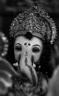 Ganesha, Headdress