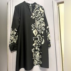 Floral Print, Black Tunic Dress From Zara 2022 Collection. Chic Black Tunic Dress, Black Tunic Dress For Spring, Fitted Black Tunic For Spring, Chic Black Long Sleeve Tunic, Black Shift Dress With Floral Print, Fitted Black Casual Tunic, Elegant Fitted Tunic For Workwear, Black Fitted Casual Tunic, Black Shift Midi Dress For Spring