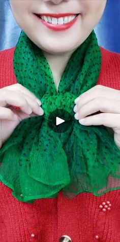 Scarf Tricks, Wearing Gold Jewelry, Clothing Tricks, Sewing Scarves, Mom Flowers, Wearing Scarves