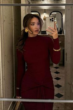 Business Lady Outfits, Lillie Grace, Corporate Baddie Outfits, Classy Going Out Outfits, Inspi Outfit, Corporate Baddie, Brown Maxi Dresses, Burgundy Outfit, Corporate Outfits