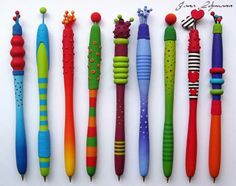 there are many different types of pens lined up in a row on top of each other