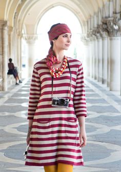 GUDRUN SJODEN IVORY/BURGUNDY COTTON/LINEN KNITTED A-LINE STRIPED TUNIC DRESS-XL | eBay Venice Fashion, Scandinavian Clothing, Quirky Clothing, Colourful Clothes, Dynamic Pattern, Fantastic Fashion, Colorful Clothes, Gudrun Sjoden, Striped Shirts