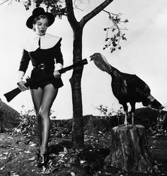 Pilgrim Outfit, Thanksgiving Photos, Joe Dimaggio, Vintage Thanksgiving, Turkey Hunting, Joan Crawford, Norma Jean, Norma Jeane, Love Vintage