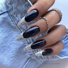 Jaripeo Nails, Simple Edgy Nails Almond, Black Acrylic Designs, Gel Nail Trends, Black And Silver Nails, Grunge Designs, Fall Toe Nails, Black Acrylic Nails, Stylish Nails Designs