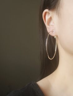 55mm Big silver metal hoop clip on earrings, metal is rhodium plated over brass. Details :- **Earrings length is 55mm, width is 55mm. **Weight is 3.6g (7.2g per pair). ♥ ♥ Hoop clip on - are comfortable to wear and will not drop off easily, and they look like pierced ear earrings. ♥ ♥ These clip on hoop earrings are not invisible clip on earrings. ♥ ♥ These earrings will be packed into a bubble bag. ♥ ♥ Pls convo us if you have any queries. ♥ ♥ Thank you so much for visiting and hope you enjoy shopping with us. Cheap Minimalist Nickel-free Clip-on Earrings, Clip On Hoop Earrings, Non Pierced Earrings, Pierced Ear, Ear Earrings, Earrings Metal, Bubble Bag, Earrings Minimalist, Pierced Earrings