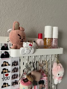 there is a shelf with many items on it, including keychains and pictures