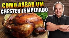 a man standing in front of a turkey on a cutting board with the words como asar um chester temperado