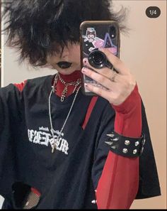 Androgynous Haircut, Geeky Clothes, Short Grunge Hair, Mode Grunge, Red Patch, Alternative Makeup, Shot Hair Styles, Fluffy Hair