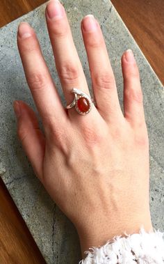 Red Agate Ring set with a Natural Agate - Natural Carnelian in the highest grade, smooth quality & natural inclusions, sourced form Uruguay, with small CZ Diamond on top, measuring 10x8mm, weighting 3 Carats. Vintage Ring design made of Solid 925 Sterling Silver (no “coating" ☞ only Solid Pure Silver - made to last). ❀ Matching Earrings: www.etsy.com/listing/295186419 August Birthstone - Genuine & Natural Stone ❀ ⌛Last Ring left ⌛ ☞ Choose your size ☞ I resize (before shipping) for FREE to Any s Large Garnet Ring, Garnet Ring Vintage, January Birthstone Rings, Red Garnet Ring, Ring Sets Boho, Red Stone Ring, Silver Ring Designs, Vintage Silver Rings, Teardrop Ring