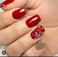 Red Silver Christmas Nails, Red French Nails Christmas, Crismas Nails 2023, Christmas Dip Powder Nails Ideas, Navidad Nails, Short Red Nails, Sns Nails Colors, Girls Nail Designs, Covergirl Makeup