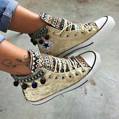 Mode Converse, Boho Canvas, Estilo Hippie, Kleidung Diy, Embroidered Shoes, 자수 디자인, Converse Sneakers