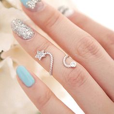 Your+choice+of+Elegant+Diamante+Embellished+Rings+in+a+Silver+Silver+Star+Twist+Ring+or+Golden+Star+Twist.+Each+ring+is+highlighted+with+shimmering+crystals.+One+size+fits+all,+adjustable.+Gift-Boxed. Cheap Sparkly Party Rings, Cute Rings, Fashion Ring, Diy Schmuck, Pretty Jewellery, Crystal Rings, Types Of Rings, Coco Chanel, Bling Bling