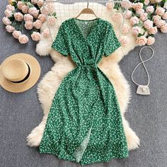 Brand Name: CroysierSilhouette: A-LINEOrigin: CN(Origin)Season: SummerNeckline: V-NeckSleeve Style: RegularDecoration: BeltStyle: CasualDresses Length: Mid-CalfMaterial: PolyesterAge: Ages 18-35 Years OldProfile Type: AModel Number: DW3851Closure Type: Single BreastedSleeve Length(cm): ShortType: RegularRelease Date: Summer 2021Fabric Type: Chemical FiberGender: WOMENMaterial Composition: Synthetic FiberWaistline: NaturalPattern Type: Floral Summer Casual Dresses, Dresses Formal Elegant, Mini Dress Formal, French Floral, Floral Print Midi Dress, Print Midi Dress, Formal Dresses For Women, Strapless Mini Dress, Casual Summer Dresses