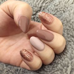 Cute Fall Nail Ideas Almond, November Shellac Nails, Japan Nails Design Simple, Maternity Picture Nail Ideas, Thanksgiving Nail Ideas Simple Short, Neutral December Nails, November Almond Nails Ideas, Autumn Gel Nails Ideas, Simple Autumn Nails Short Almond