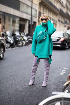 The Best Street Style Looks From Paris Fashion Week Fall 2018 - Fashionista Paris Fashion Week Street Style, Autumn Street Style, Indie Outfits, Mode Inspo, Fall Street Style, Cool Street Fashion, Fashion Week Street Style